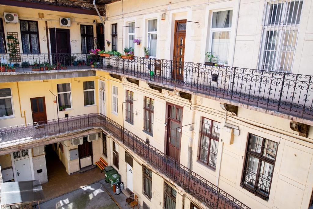 Studio Apartment Next To Famous Party House A38 Budapest Exteriör bild